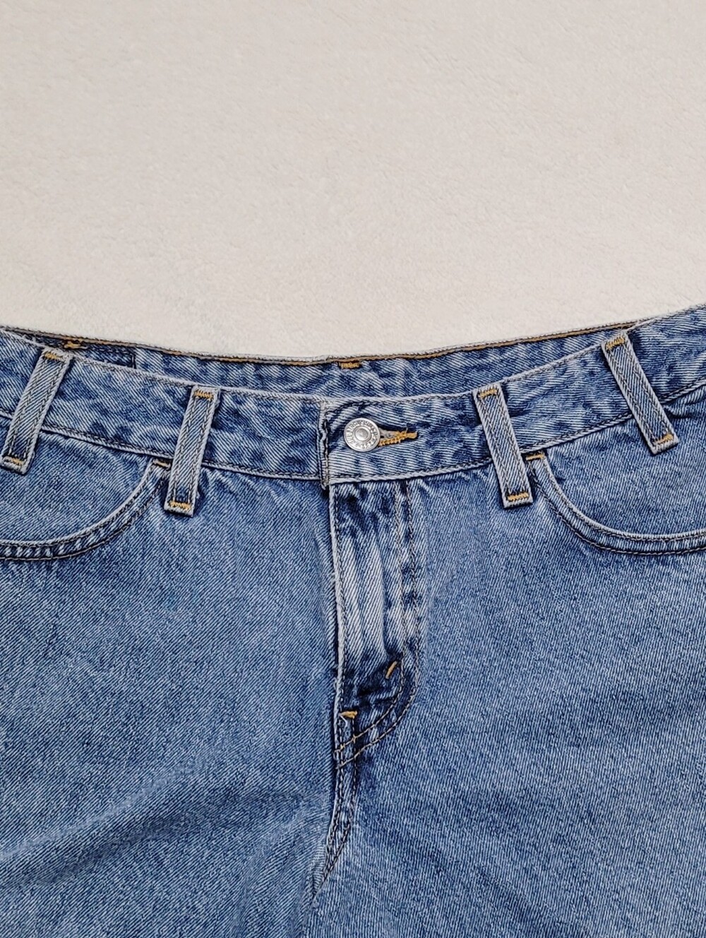 Levi's Vintage Y2K Mid-Wash Blue Cotton Denim Mid-Rise Red Tab Daisy Duke Shorts - Picture 3 of 9
